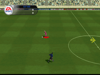 FIFA 2002 PS2 - gameplay, srodek boiska